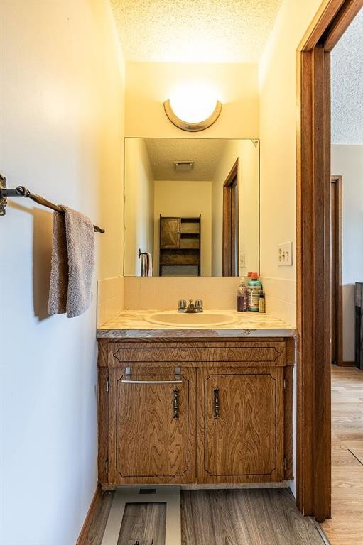 9 Rossmere Avenue Se, Medicine Hat, AB - Indoor Photo Showing Bathroom