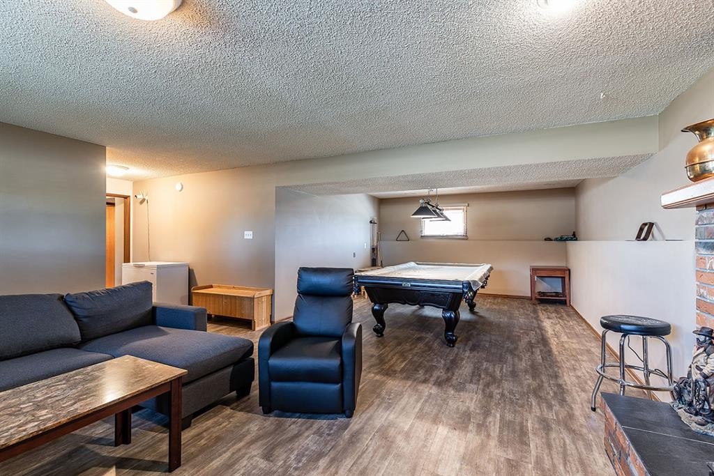 9 Rossmere Avenue Se, Medicine Hat, AB - Indoor