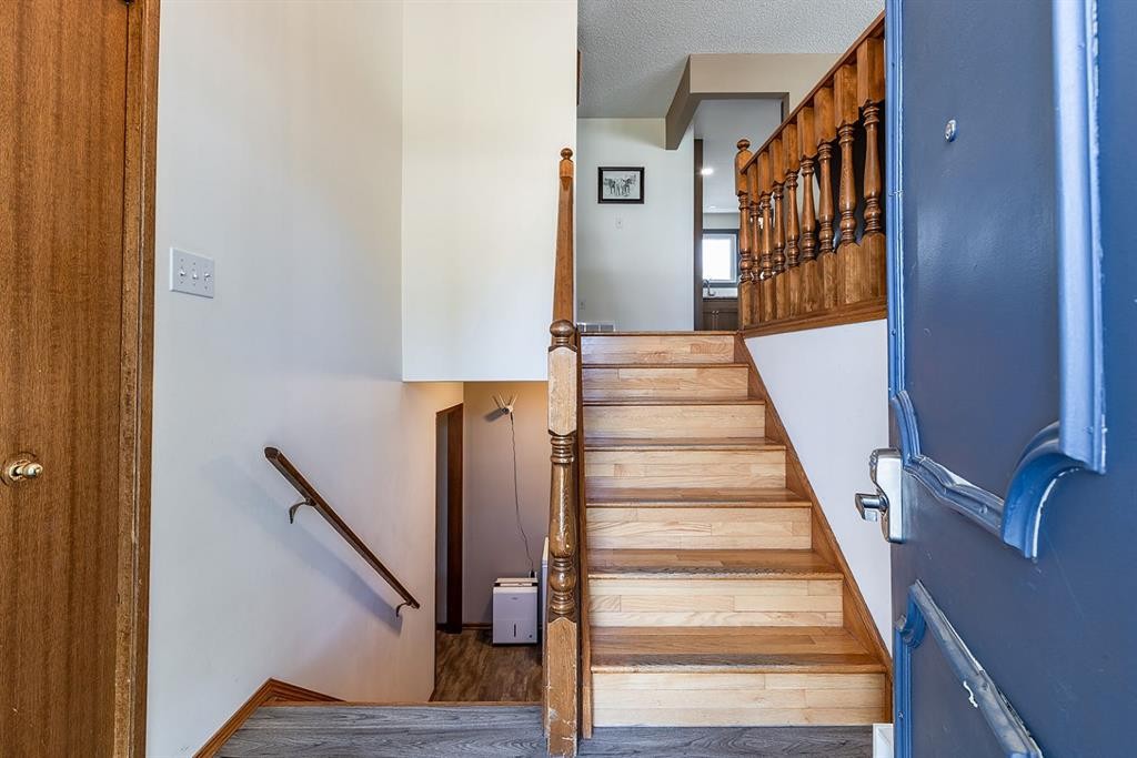 9 Rossmere Avenue Se, Medicine Hat, AB - Indoor Photo Showing Other Room