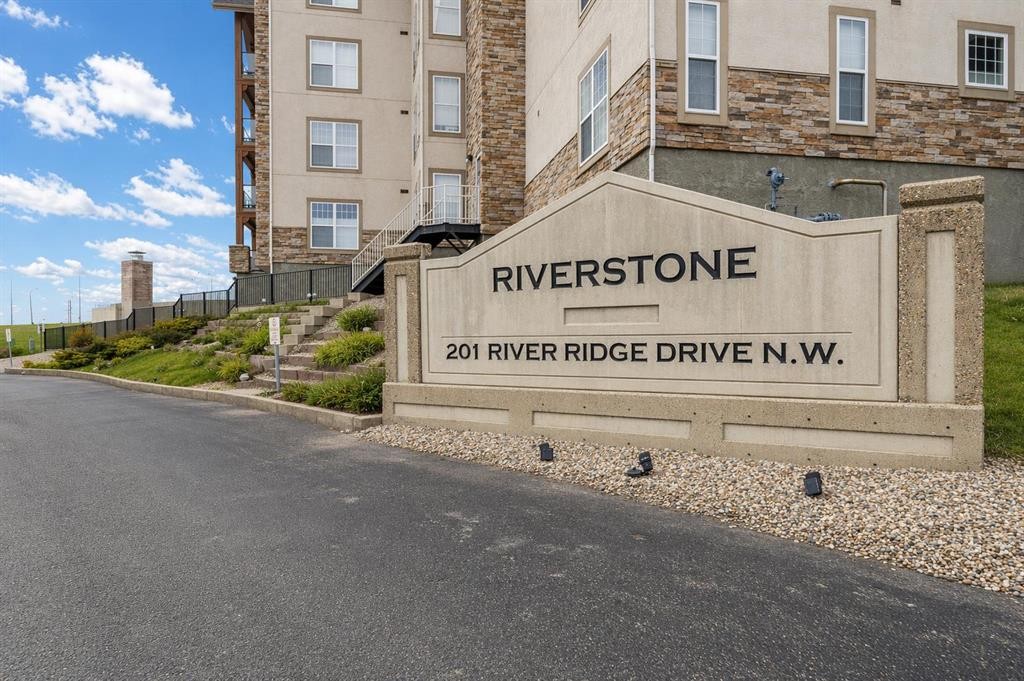 327-201 River Ridge Drive Nw, Medicine Hat, AB - Outdoor