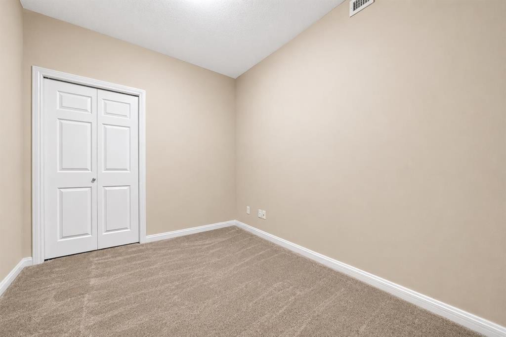 327-201 River Ridge Drive Nw, Medicine Hat, AB - Indoor Photo Showing Other Room