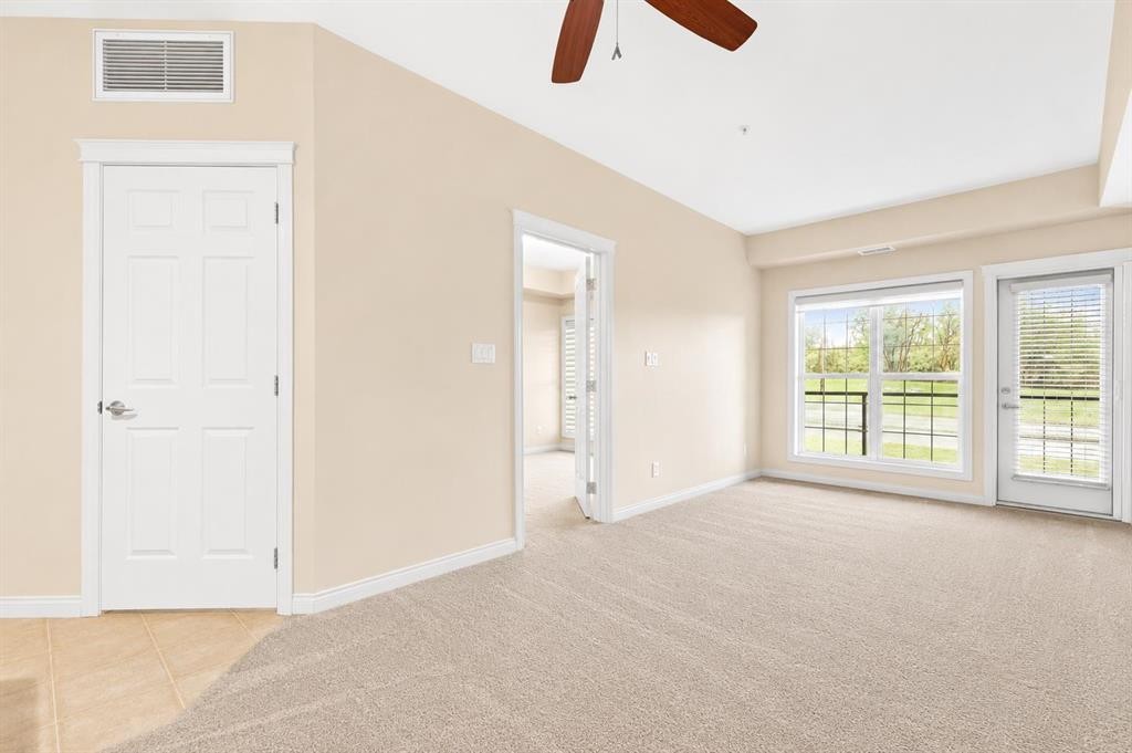 327-201 River Ridge Drive Nw, Medicine Hat, AB - Indoor Photo Showing Other Room