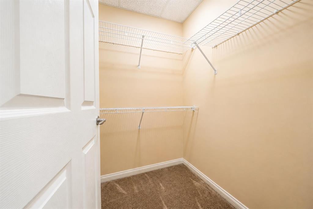 327-201 River Ridge Drive Nw, Medicine Hat, AB - Indoor With Storage