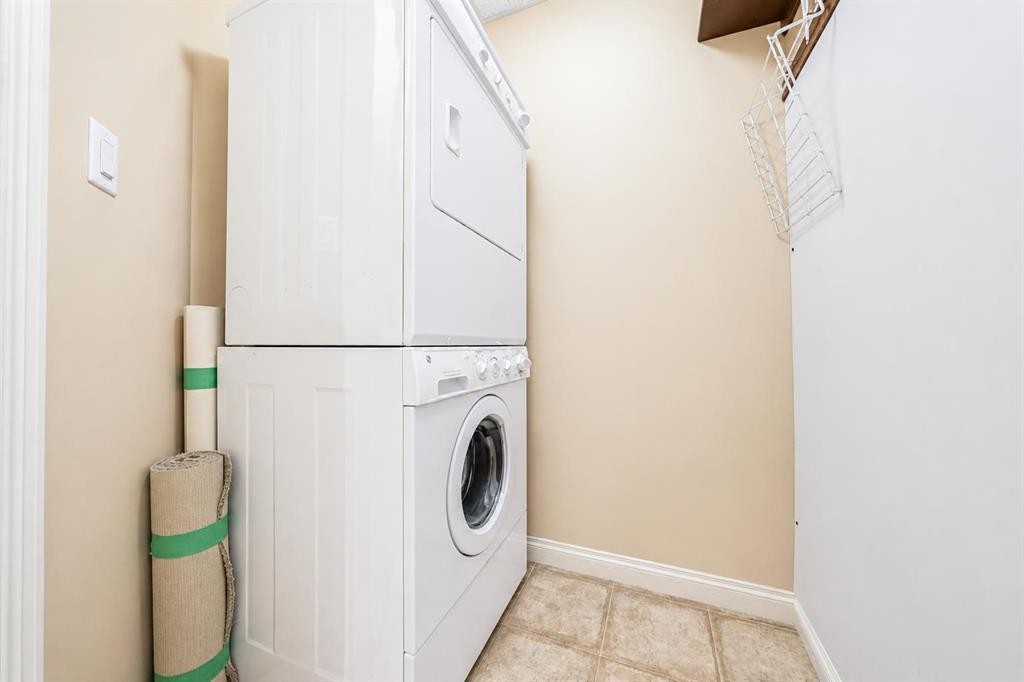 327-201 River Ridge Drive Nw, Medicine Hat, AB - Indoor Photo Showing Laundry Room
