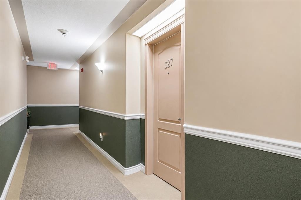 327-201 River Ridge Drive Nw, Medicine Hat, AB - Indoor Photo Showing Other Room