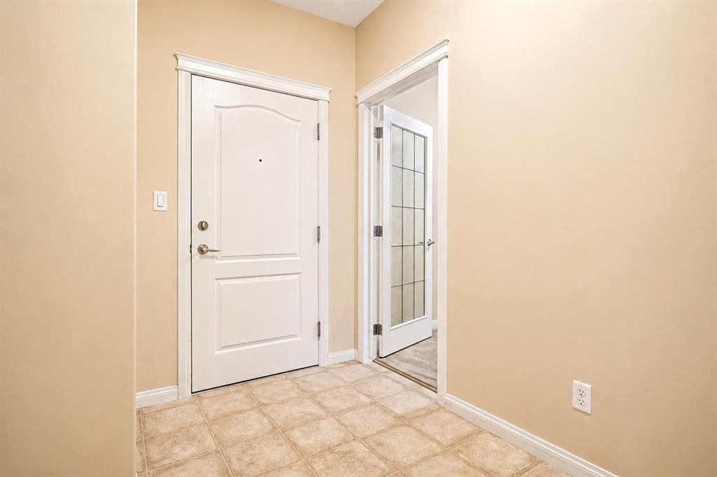 327-201 River Ridge Drive Nw, Medicine Hat, AB - Indoor Photo Showing Other Room