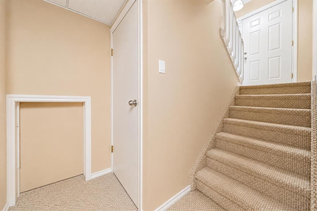 107 Sprague Way Se, Medicine Hat, AB - Indoor Photo Showing Other Room