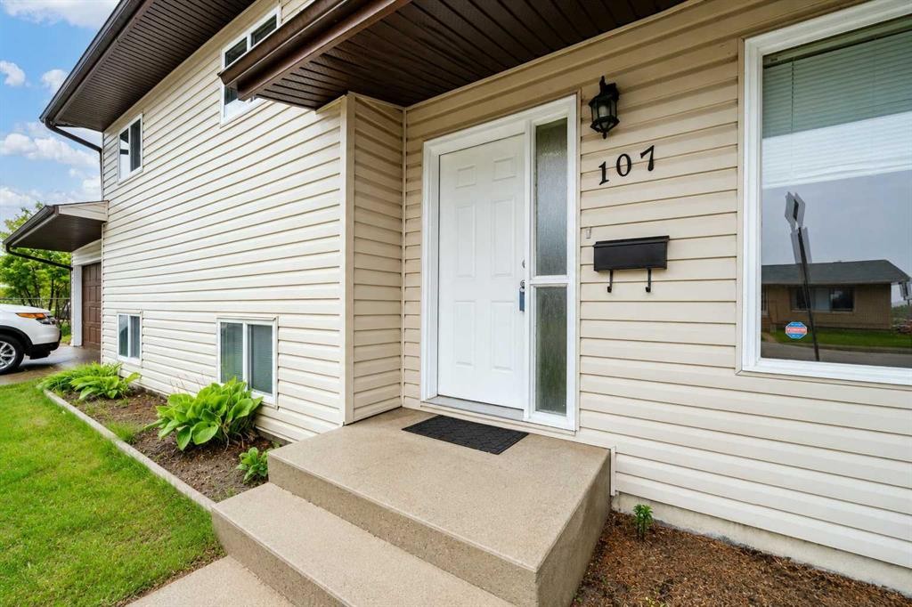 107 Sprague Way Se, Medicine Hat, AB - Outdoor With Exterior