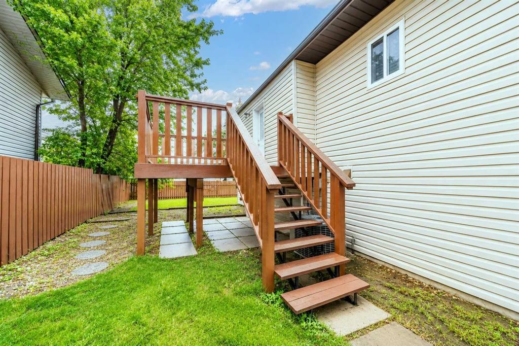 107 Sprague Way Se, Medicine Hat, AB - Outdoor With Exterior