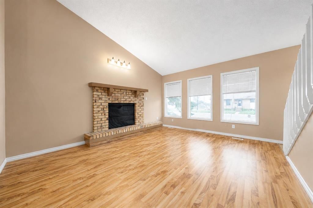 107 Sprague Way Se, Medicine Hat, AB - Indoor Photo Showing Living Room With Fireplace
