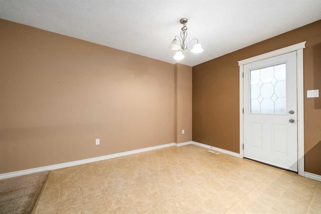 107 Sprague Way Se, Medicine Hat, AB - Indoor Photo Showing Other Room