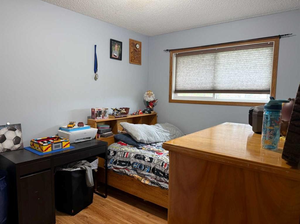 302 5 Avenue West, Burdett, AB