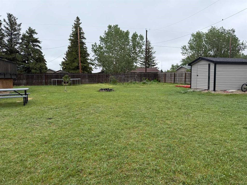 302 5 Avenue West, Burdett, AB
