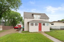 317 3 Street WESTBow Island, AB T0K 0G0
