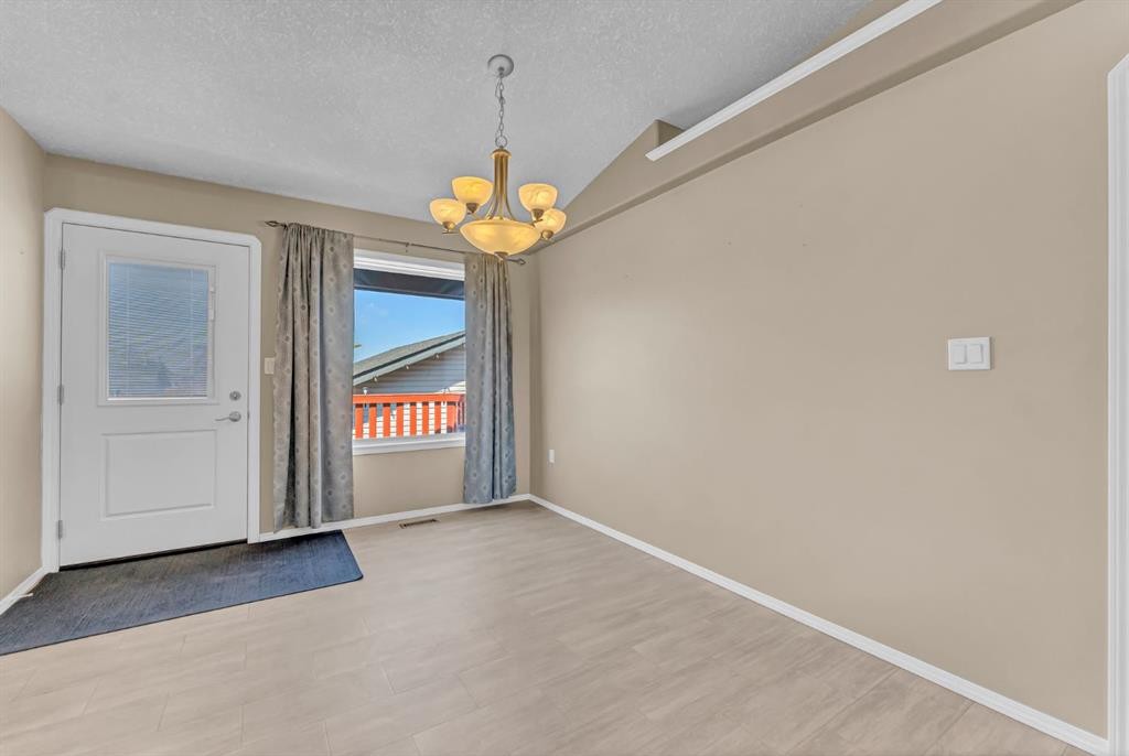 970 Kipling Crescent Sw, Redcliff, AB - Indoor Photo Showing Other Room