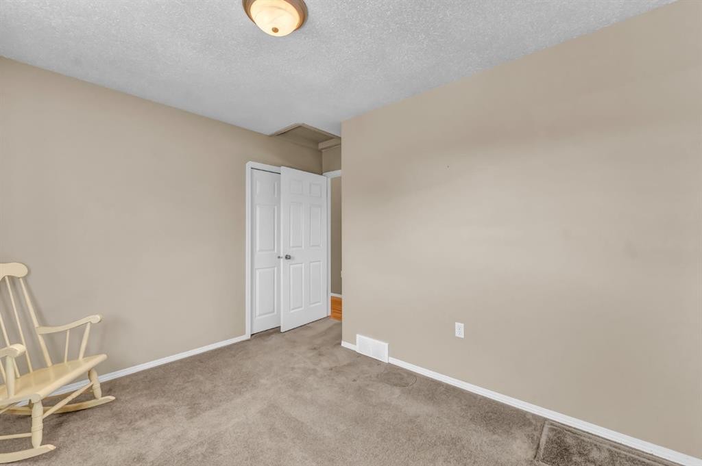 970 Kipling Crescent Sw, Redcliff, AB - Indoor Photo Showing Other Room