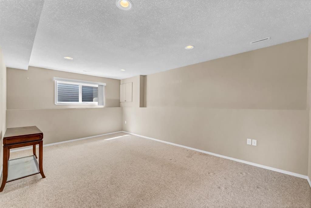 970 Kipling Crescent Sw, Redcliff, AB - Indoor Photo Showing Other Room