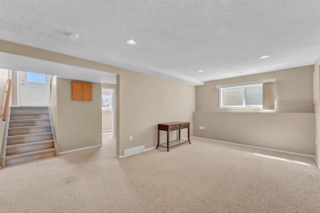 970 Kipling Crescent Sw, Redcliff, AB - Indoor Photo Showing Other Room
