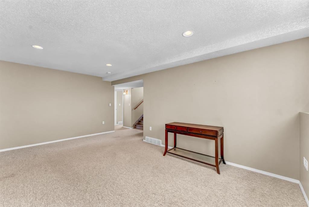 970 Kipling Crescent Sw, Redcliff, AB - Indoor Photo Showing Other Room
