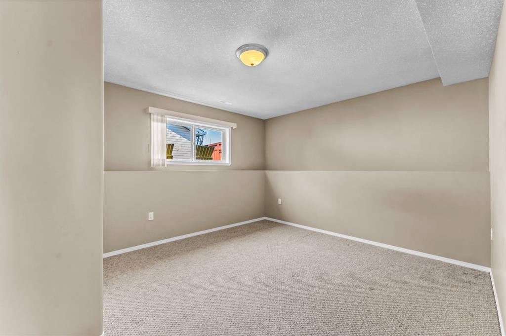 970 Kipling Crescent Sw, Redcliff, AB - Indoor Photo Showing Other Room