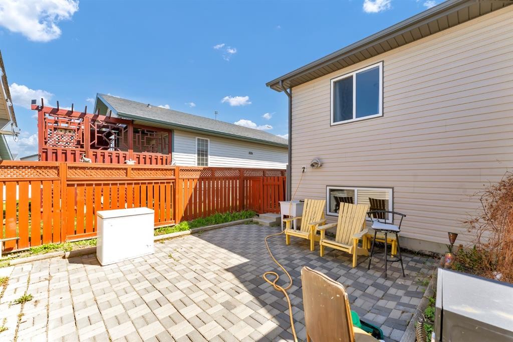 970 Kipling Crescent Sw, Redcliff, AB - Outdoor With Deck Patio Veranda With Exterior
