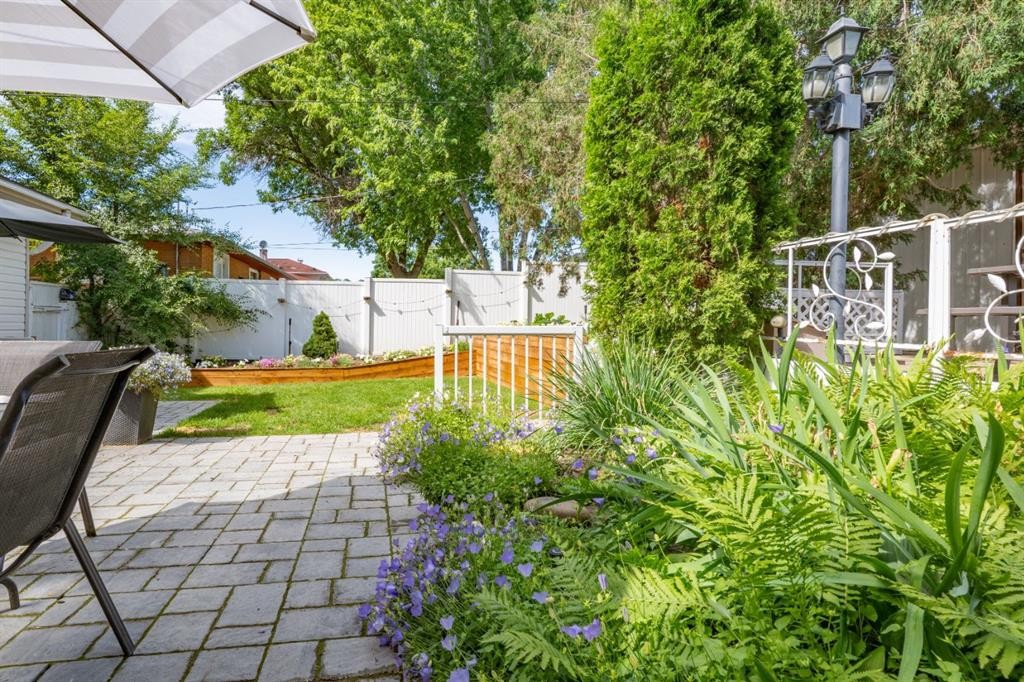 2339 20 Avenue Se, Medicine Hat, AB - Outdoor With Deck Patio Veranda