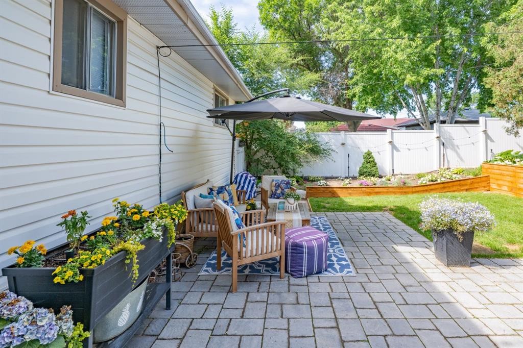 2339 20 Avenue Se, Medicine Hat, AB - Outdoor With Deck Patio Veranda With Exterior