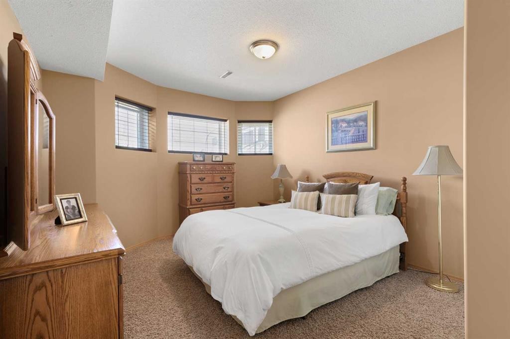 18 Riverview Drive Se, Redcliff, AB