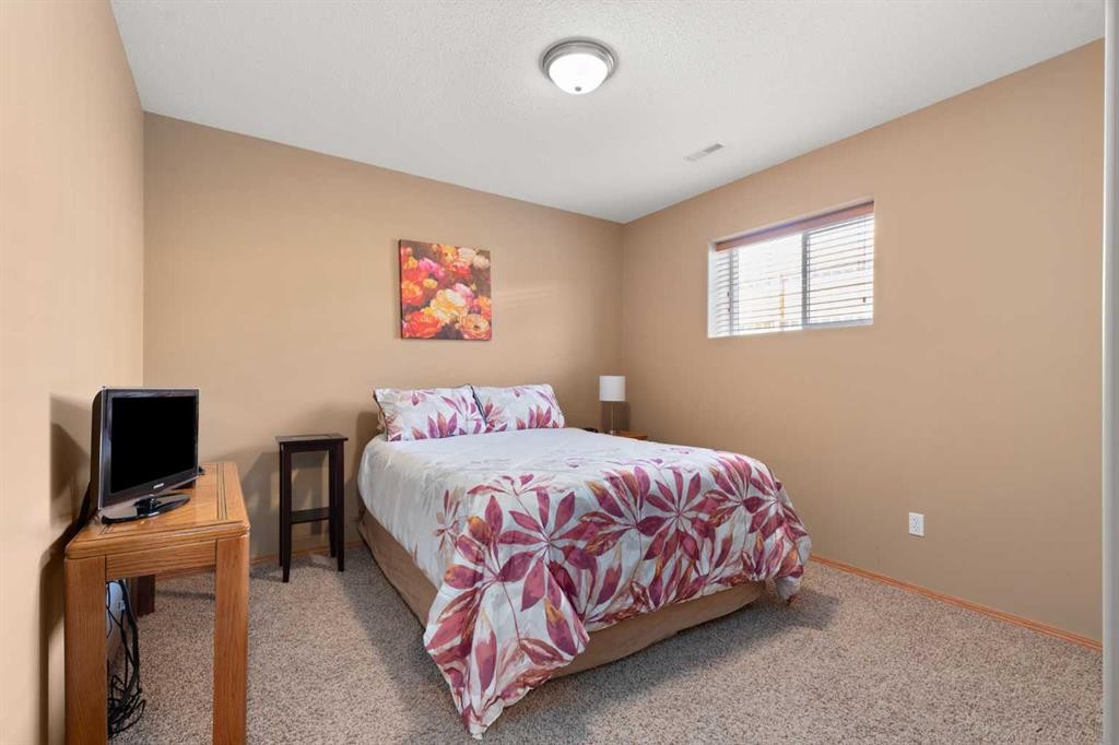 18 Riverview Drive Se, Redcliff, AB