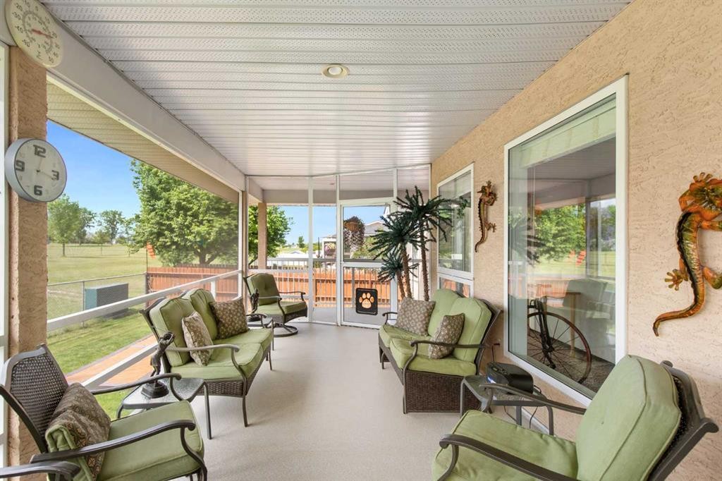18 Riverview Drive Se, Redcliff, AB