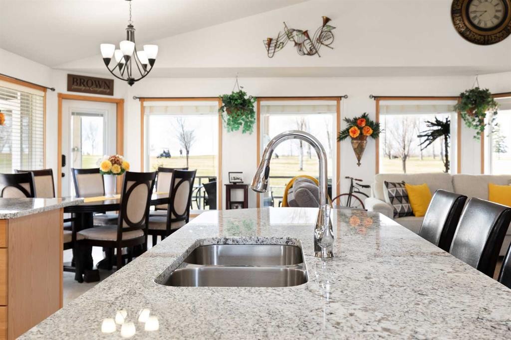 18 Riverview Drive Se, Redcliff, AB