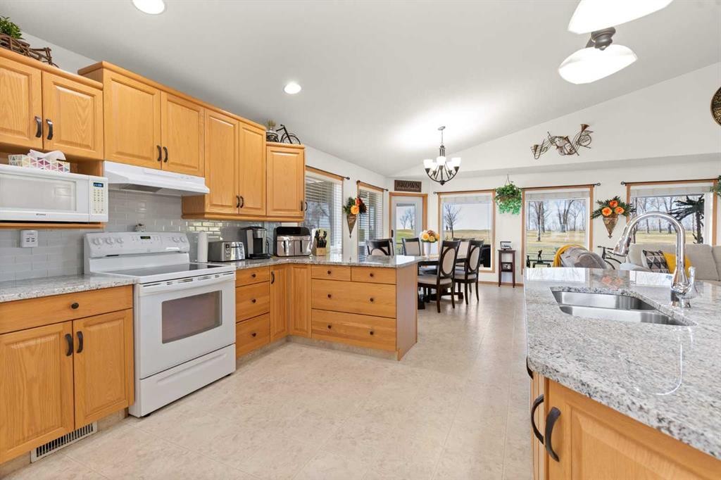 18 Riverview Drive Se, Redcliff, AB