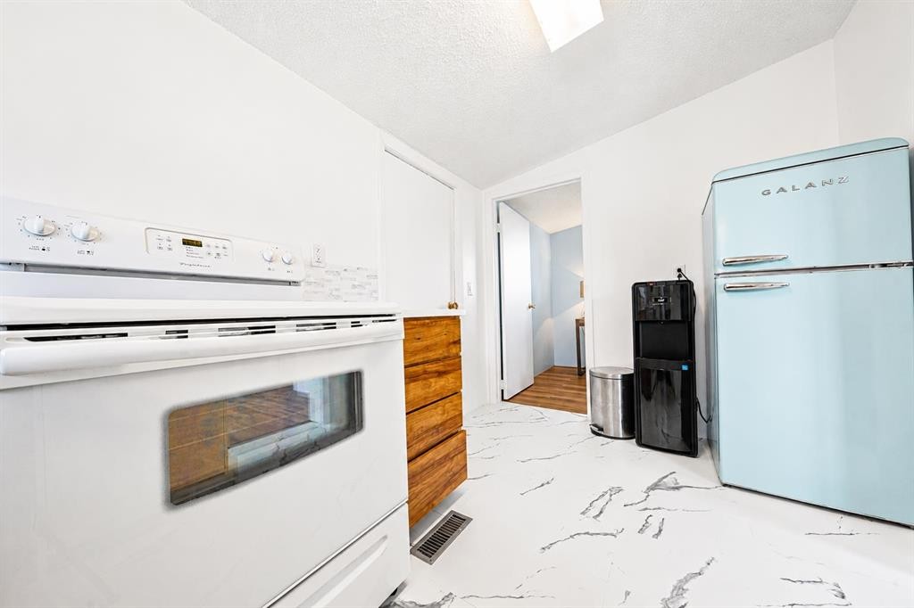 1043-6 Ave, Empress, AB