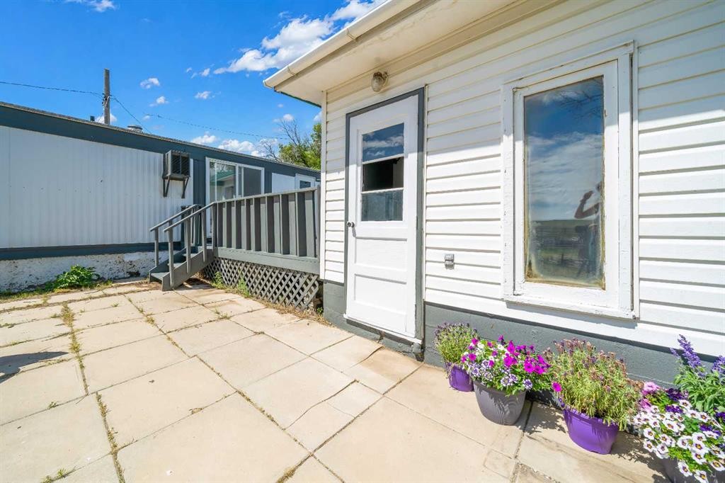 1043-6 Ave, Empress, AB