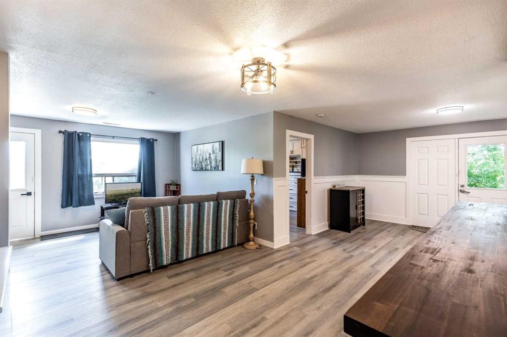 80 Pacific Avenue, Irvine, AB