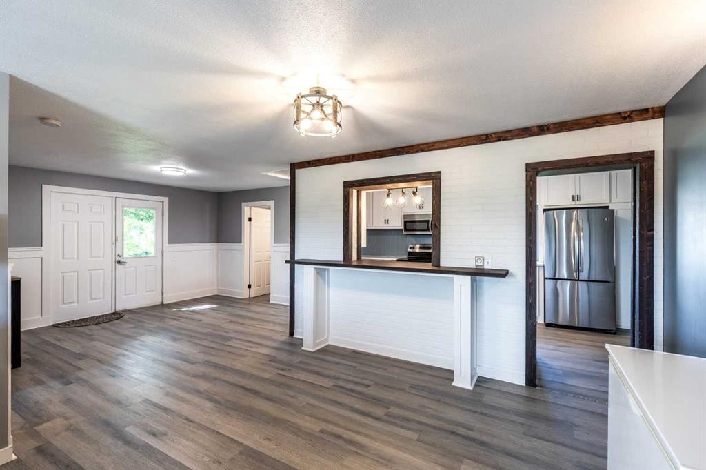 80 Pacific Avenue, Irvine, AB