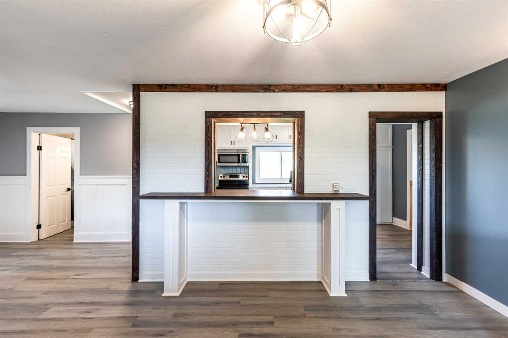 80 Pacific Avenue, Irvine, AB
