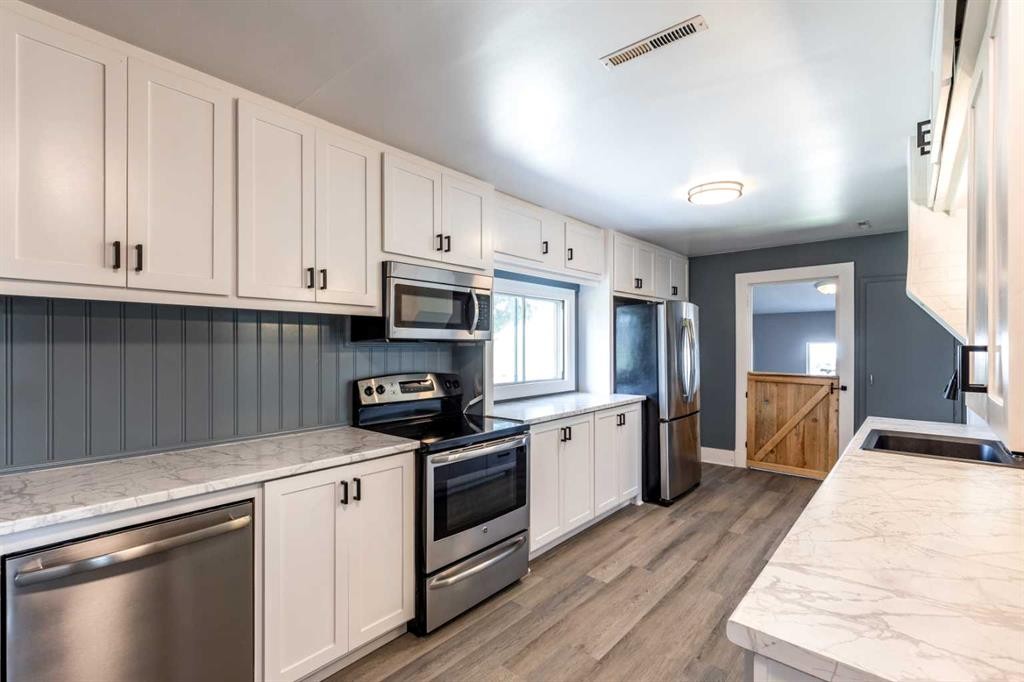80 Pacific Avenue, Irvine, AB