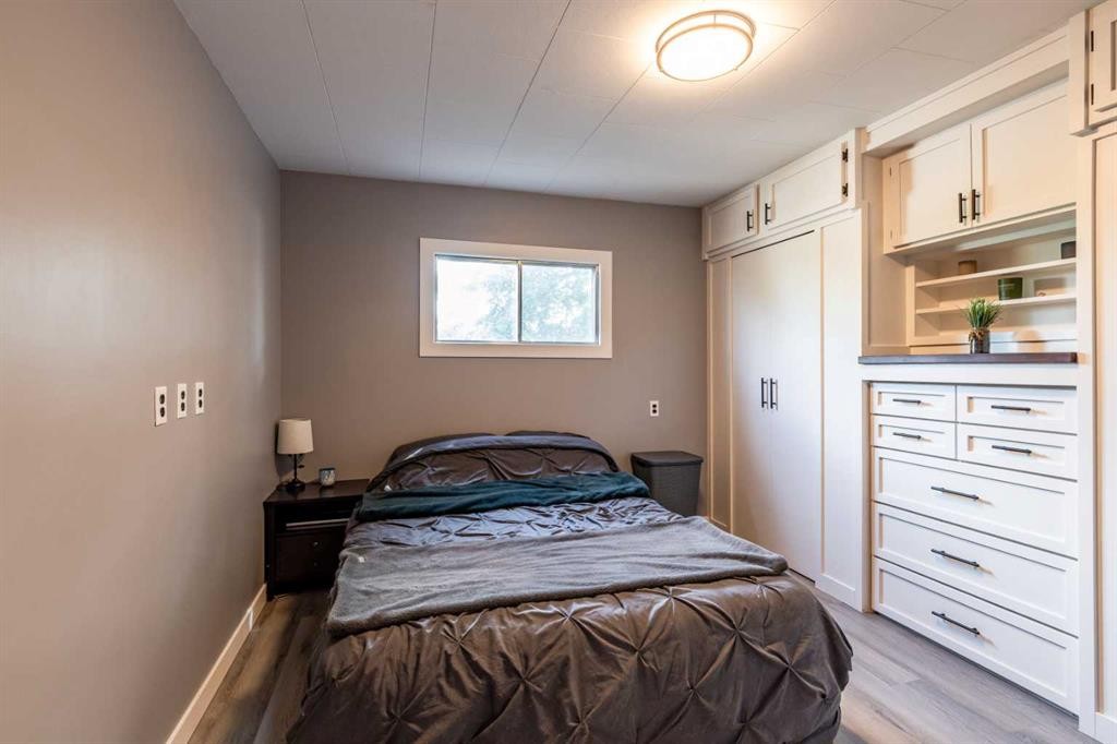 80 Pacific Avenue, Irvine, AB