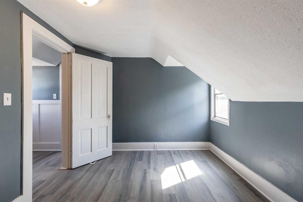 80 Pacific Avenue, Irvine, AB