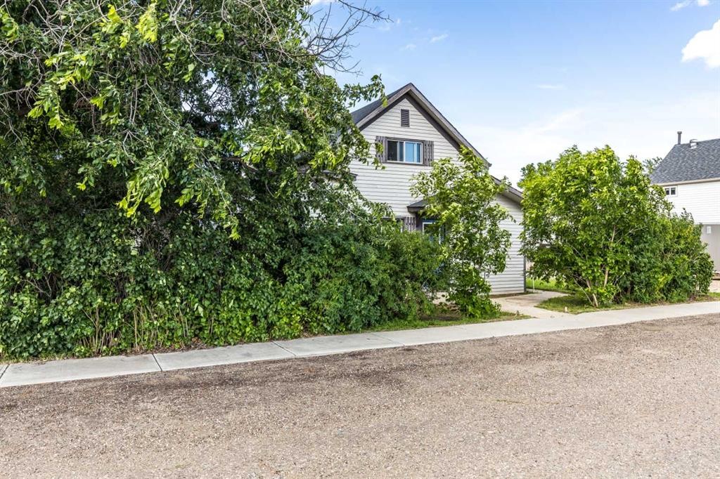 80 Pacific Avenue, Irvine, AB