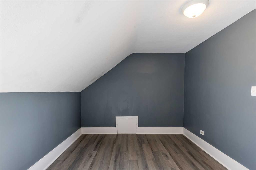 80 Pacific Avenue, Irvine, AB