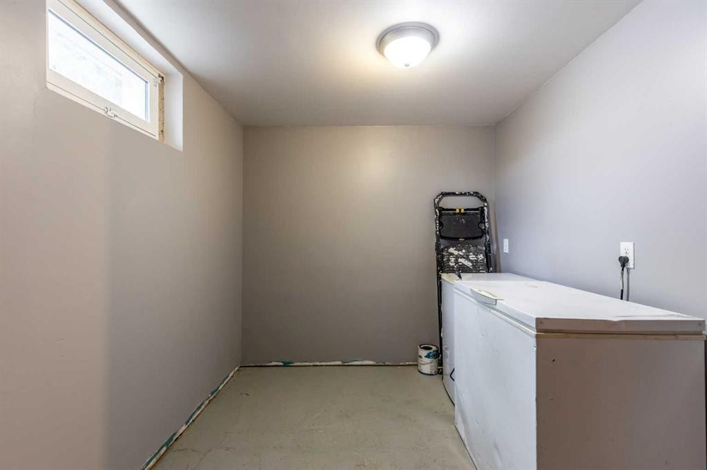 80 Pacific Avenue, Irvine, AB
