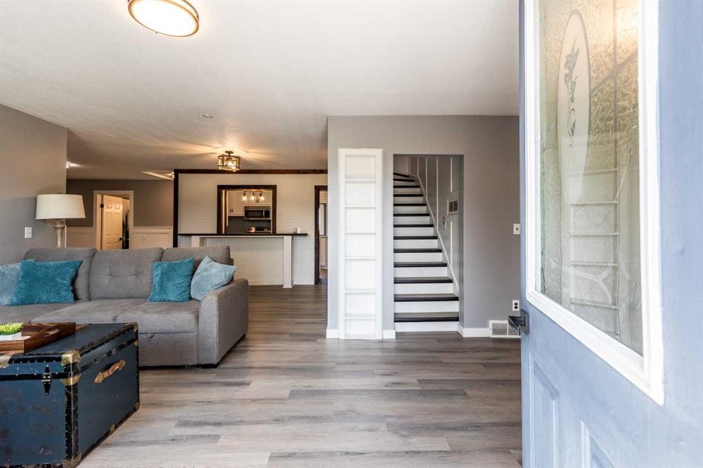 80 Pacific Avenue, Irvine, AB
