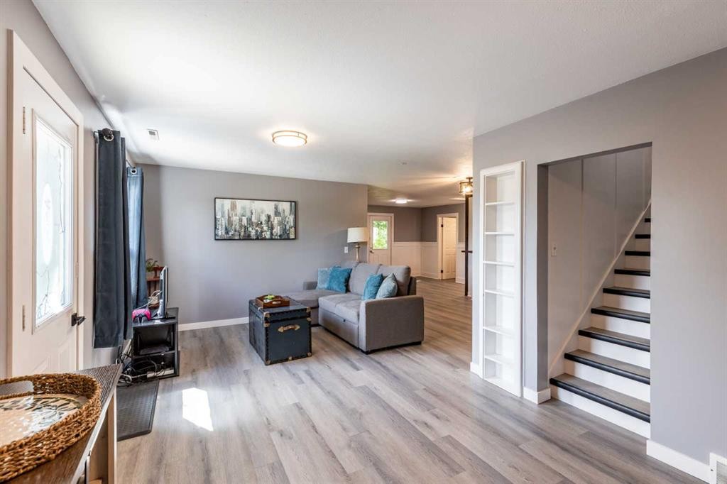 80 Pacific Avenue, Irvine, AB