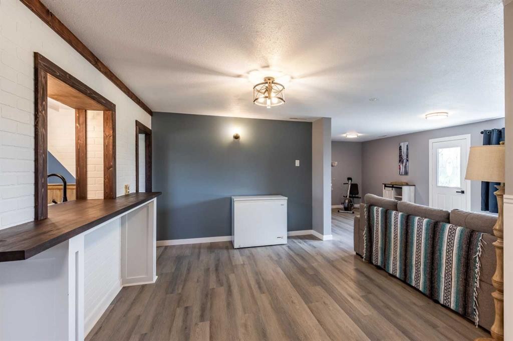 80 Pacific Avenue, Irvine, AB