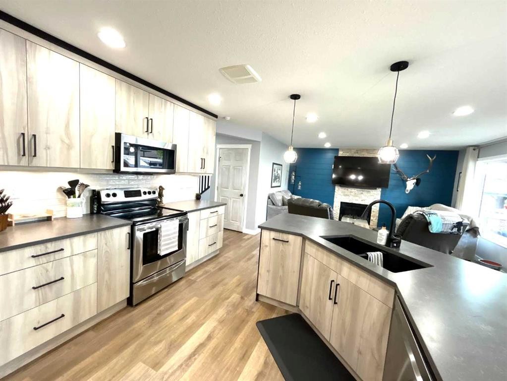 938 Manor Place Se, Redcliff, AB