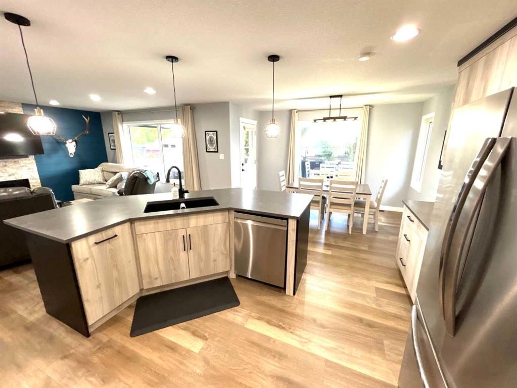 938 Manor Place Se, Redcliff, AB