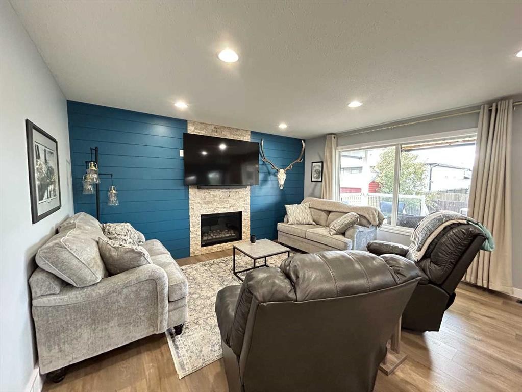 938 Manor Place Se, Redcliff, AB