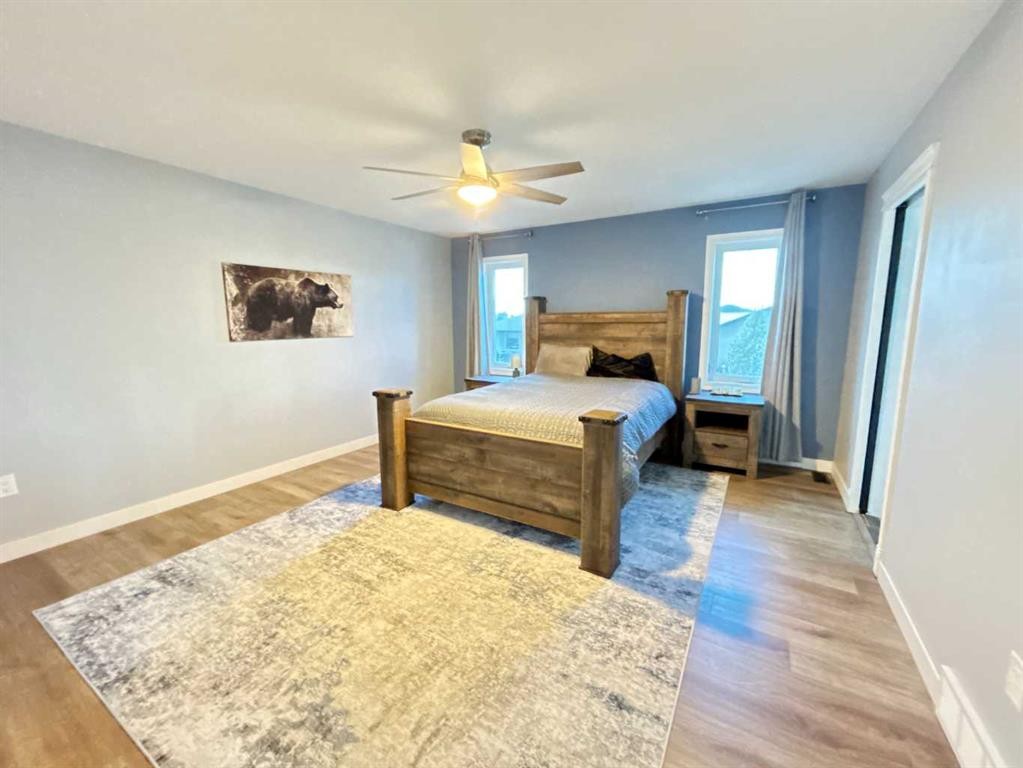 938 Manor Place Se, Redcliff, AB